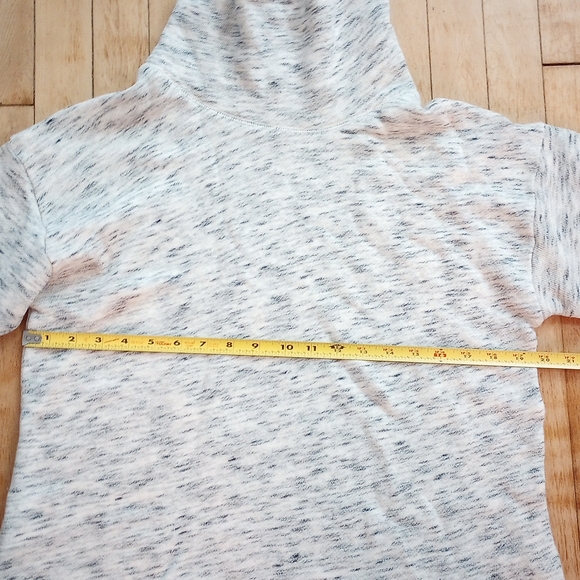 J. Crew Vintage Fleece Light Gray and Black Flecks Turtleneck Sweater Size M - Picture 5 of 8